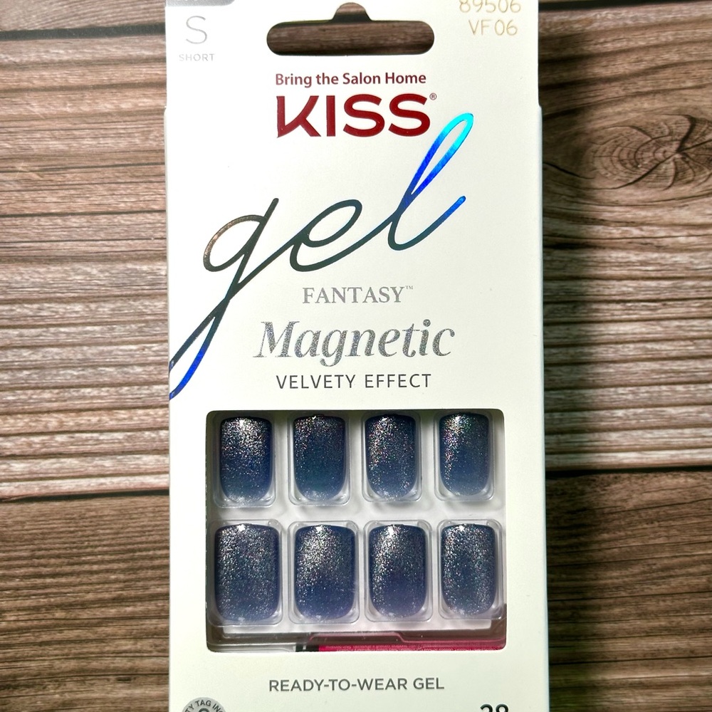 Kiss Gel Fantasy Magnetic Velvety Effect Short Press On Nails - VF06